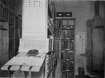 Der Archivraum im Stadtkirchenturm 1911